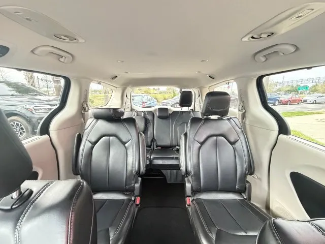 Chrysler Pacifica photo 29