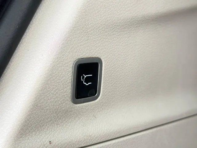 Chrysler Pacifica photo 10
