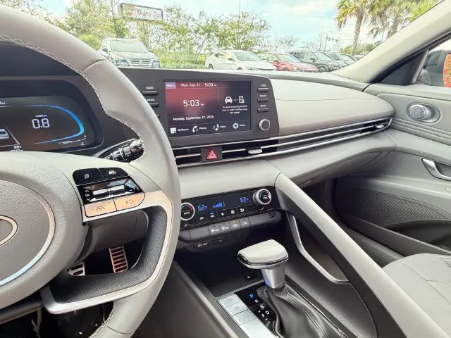 Hyundai Elantra photo 21