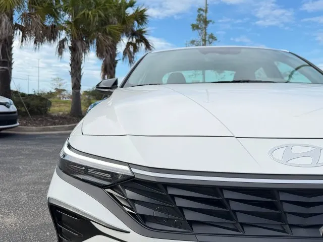 Hyundai Elantra photo 12