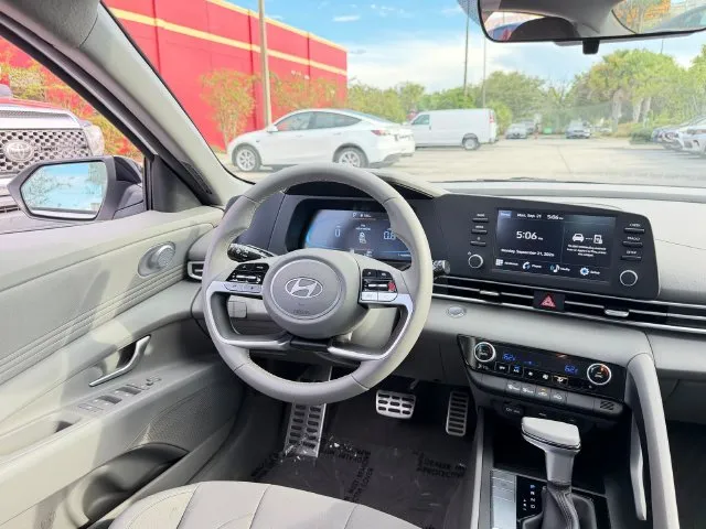Hyundai Elantra photo 23