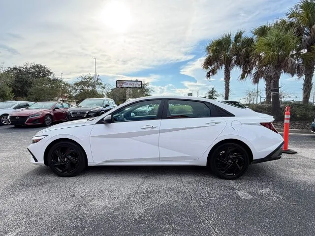 Hyundai Elantra photo 5