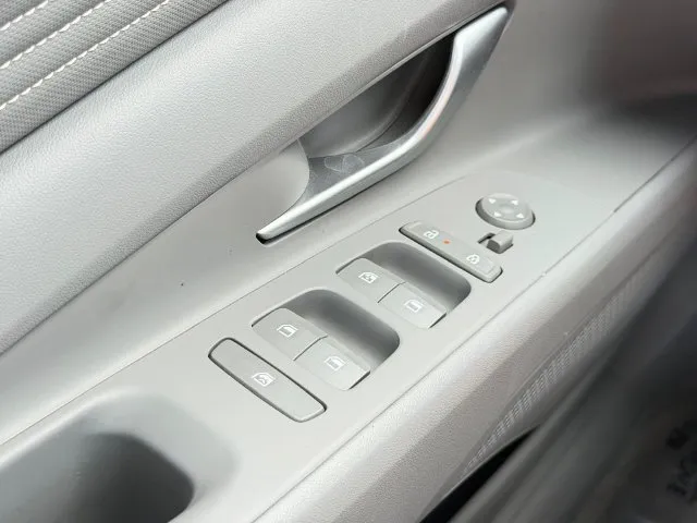 Hyundai Elantra photo 19