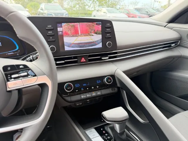 Hyundai Elantra photo 22