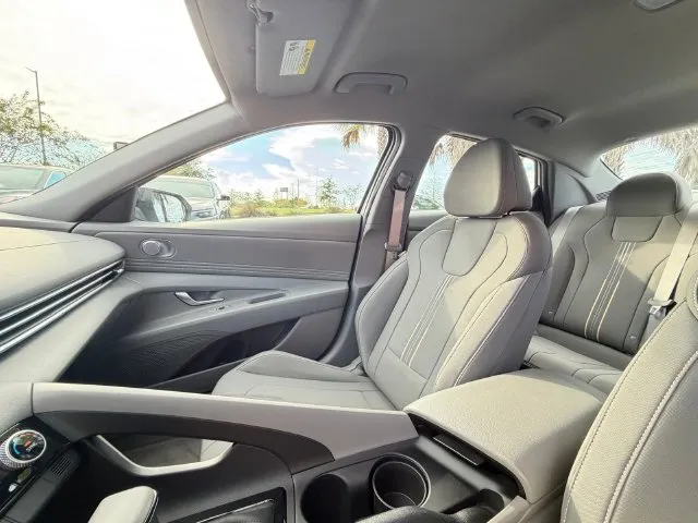 Hyundai Elantra photo 25