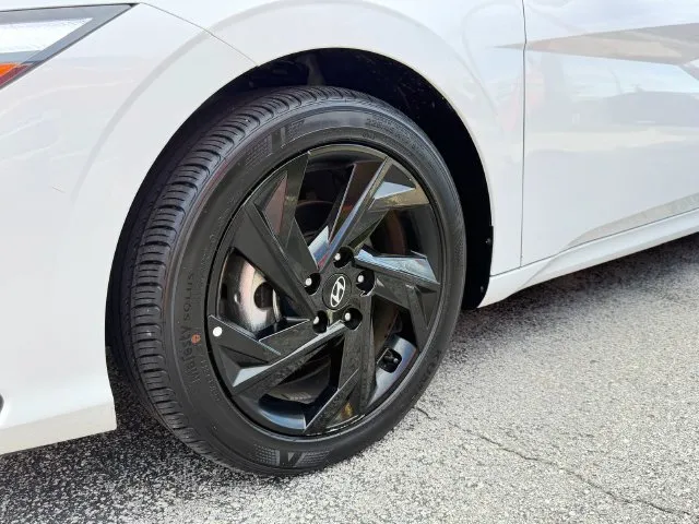 Hyundai Elantra photo 11