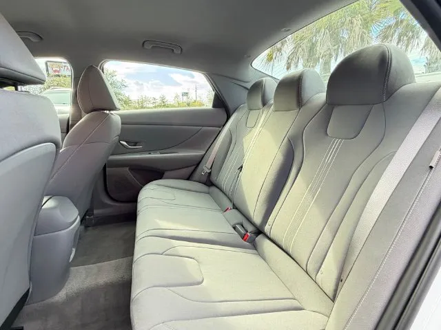 Hyundai Elantra photo 28