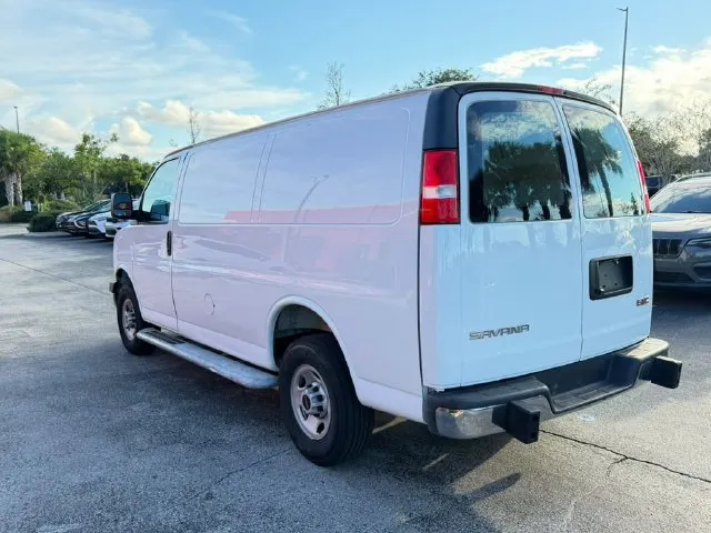 GMC Savana photo 9