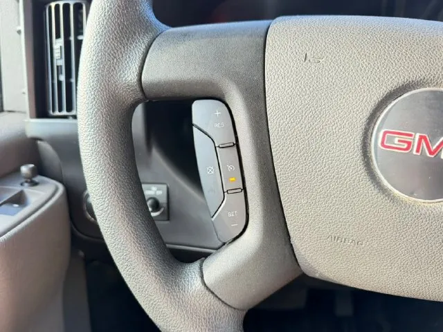 GMC Savana photo 13