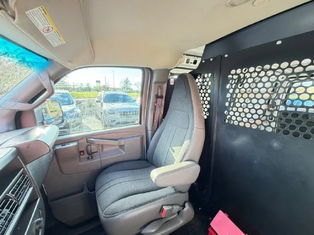 GMC Savana photo 22