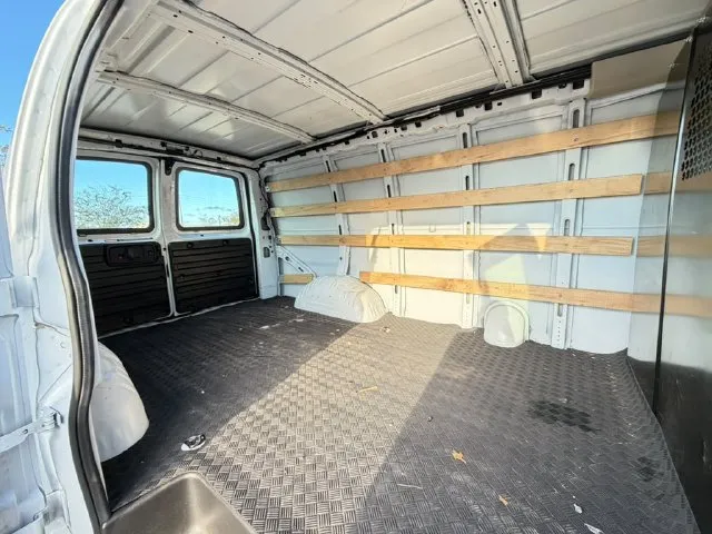 GMC Savana photo 6