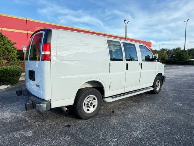 GMC Savana photo 8