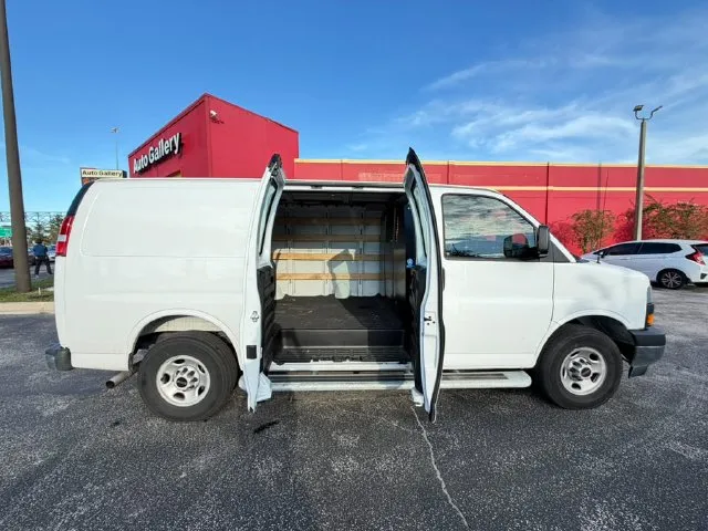 GMC Savana photo 23