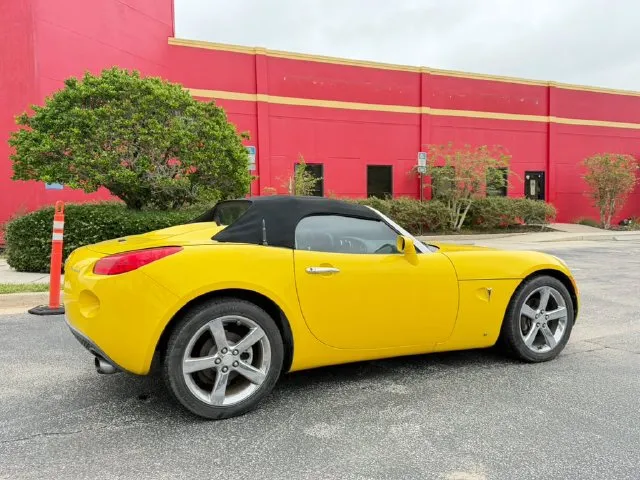 Pontiac Solstice photo 6