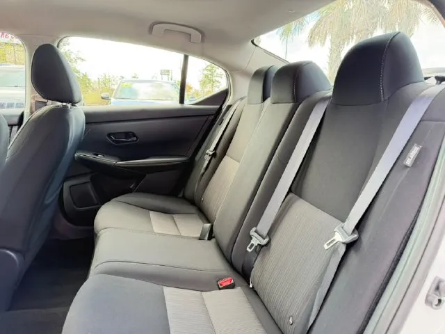 Nissan Sentra photo 24