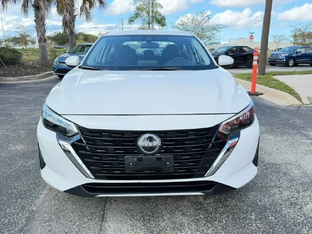 Nissan Sentra photo 2