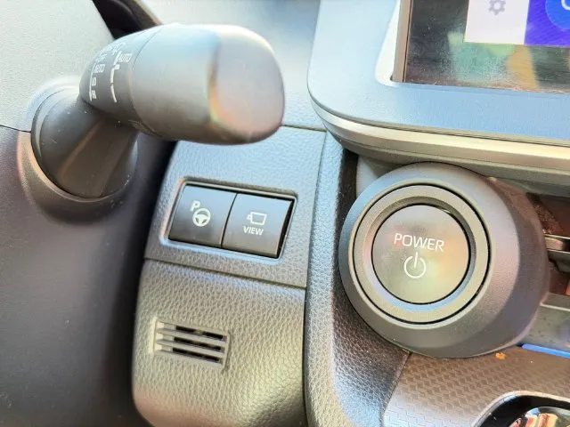 Toyota Prius photo 24