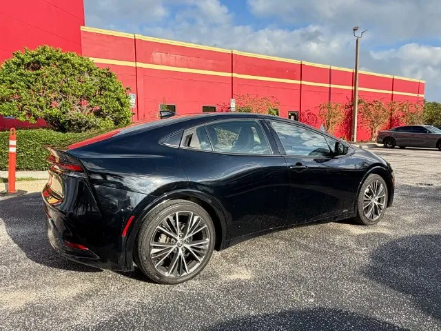 Toyota Prius photo 6