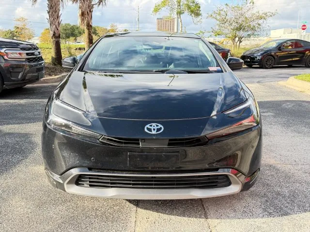 Toyota Prius photo 2