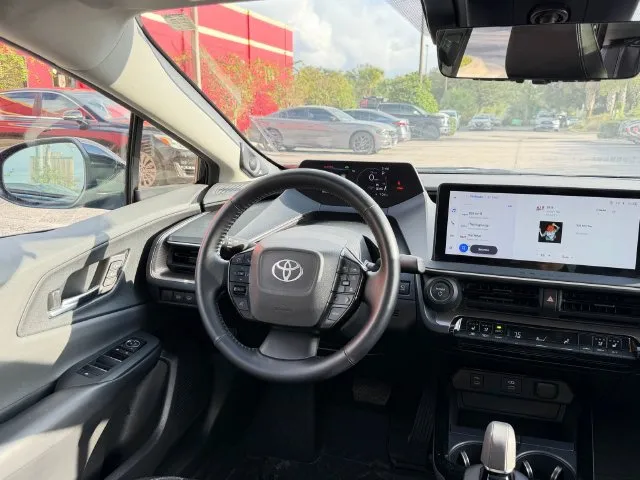 Toyota Prius photo 12
