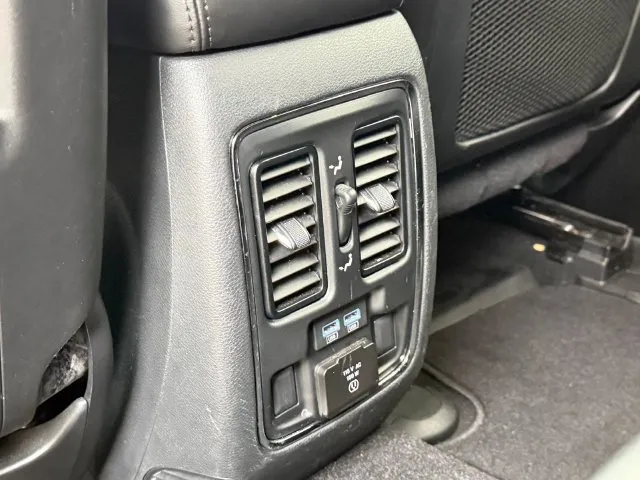 Jeep Grand Cherokee photo 28