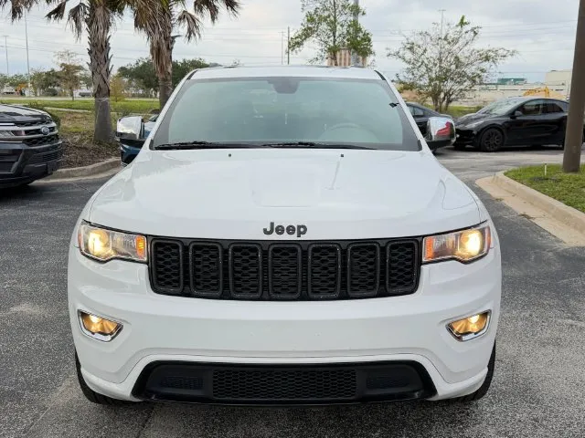 Jeep Grand Cherokee photo 2