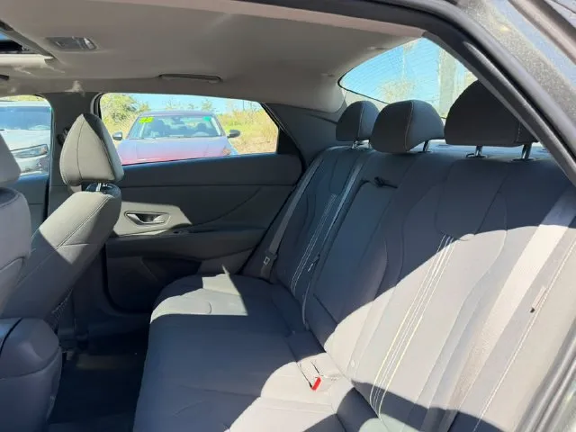 Hyundai Elantra photo 26
