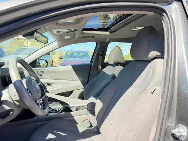 Hyundai Elantra photo 23
