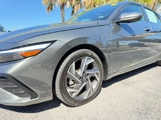 Hyundai Elantra photo 29