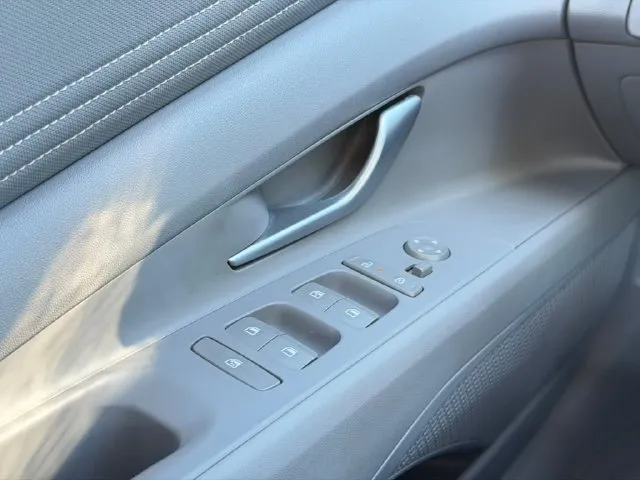 Hyundai Elantra photo 11