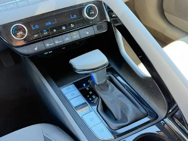 Hyundai Elantra photo 22
