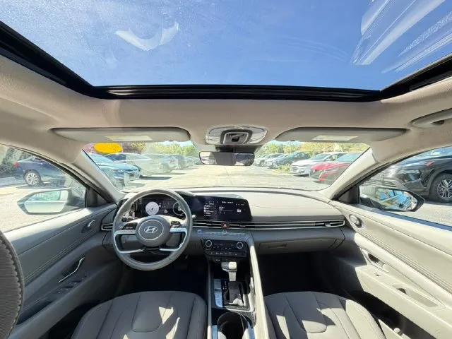 Hyundai Elantra photo 15