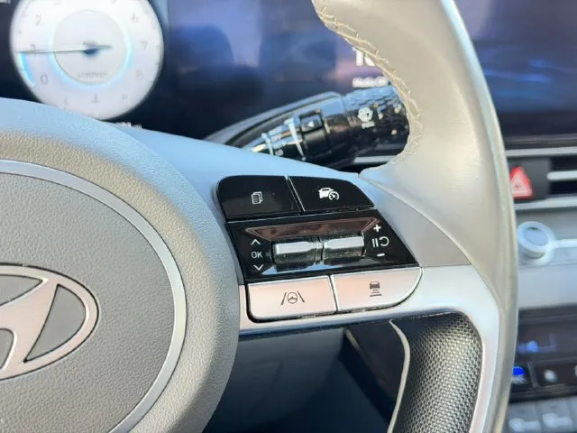 Hyundai Elantra photo 18