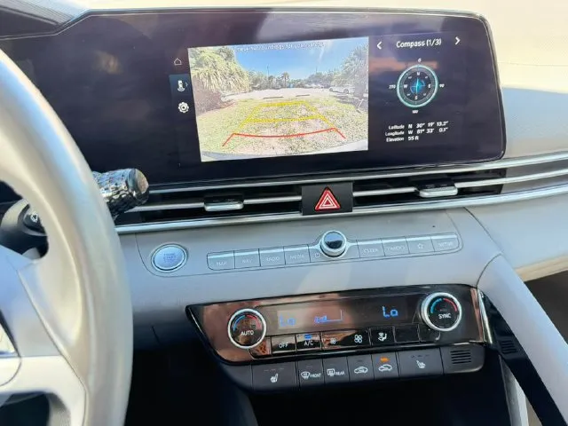 Hyundai Elantra photo 20