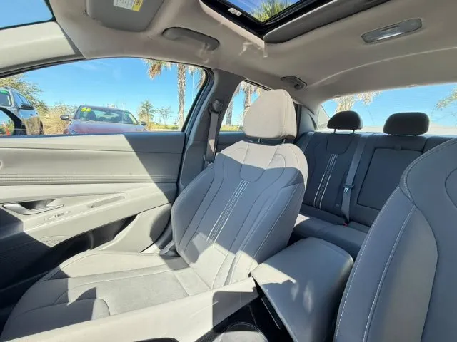 Hyundai Elantra photo 25