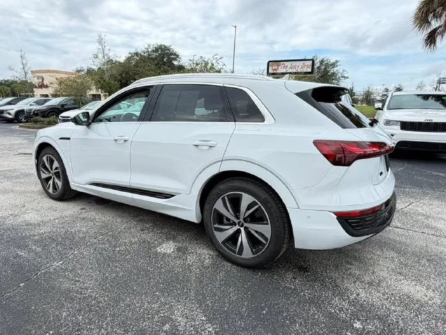 Audi Q8 photo 7