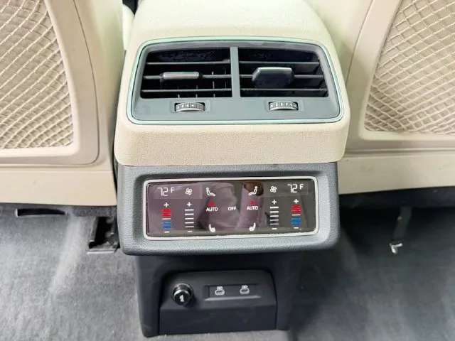 Audi Q8 photo 32