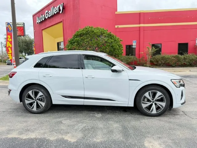 Audi Q8 photo 4