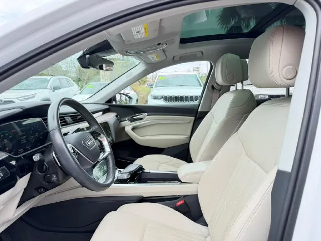 Audi Q8 photo 26