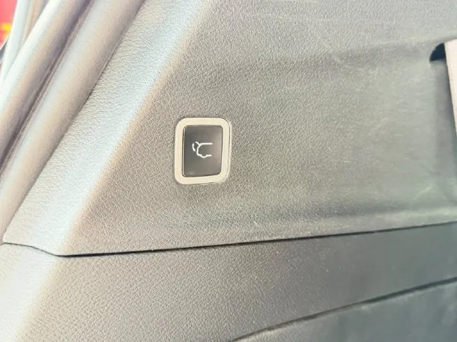 Chrysler Pacifica photo 33