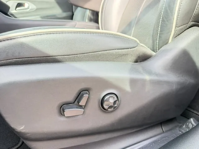 Chrysler Pacifica photo 27