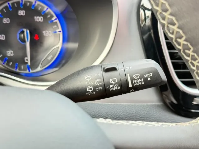 Chrysler Pacifica photo 19
