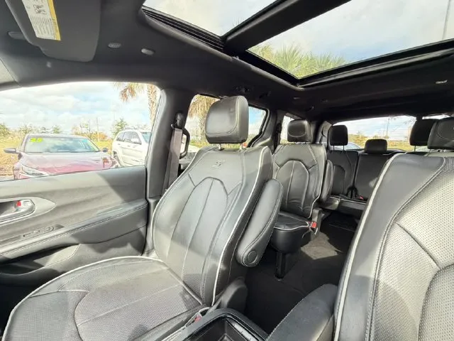 Chrysler Pacifica photo 28