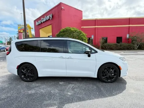 More photos of 2025 Chrysler Pacifica Limited at Auto Gallery Jacksonville, FL