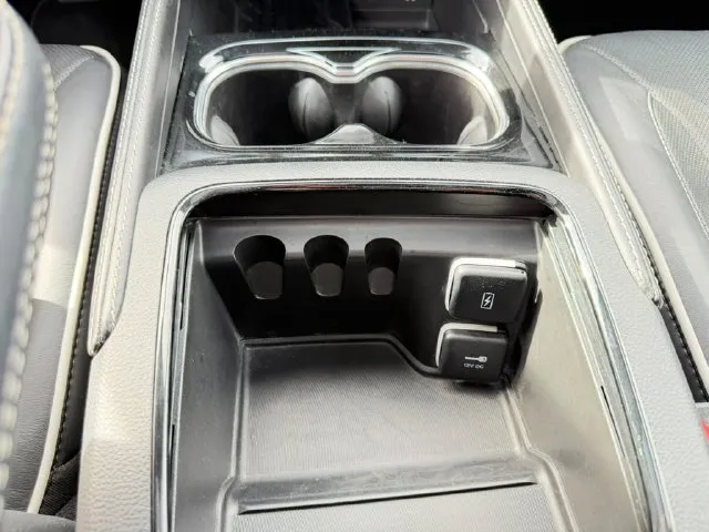 Chrysler Pacifica photo 22
