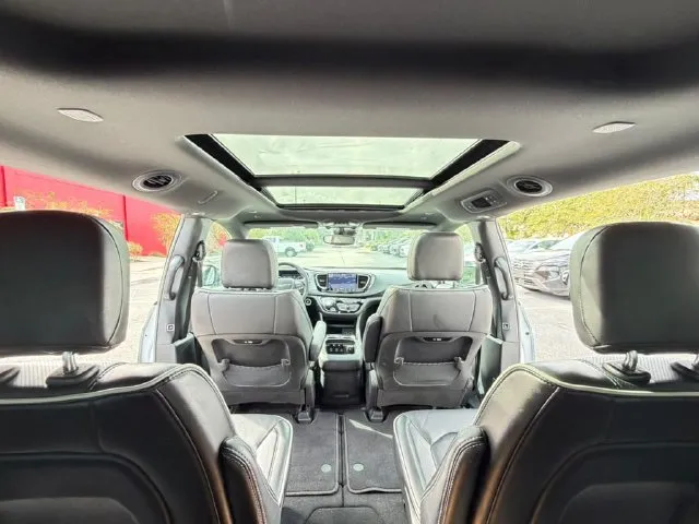 Chrysler Pacifica photo 31