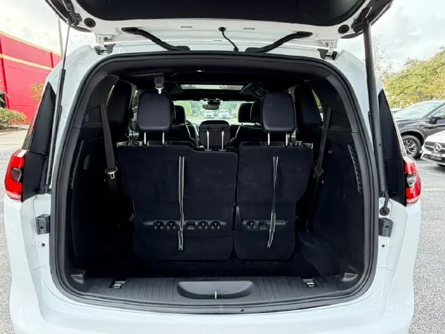 Chrysler Pacifica photo 9