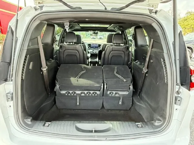 Chrysler Pacifica photo 10