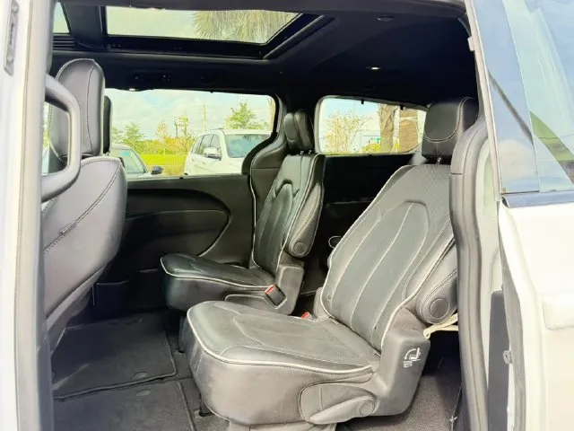 Chrysler Pacifica photo 29