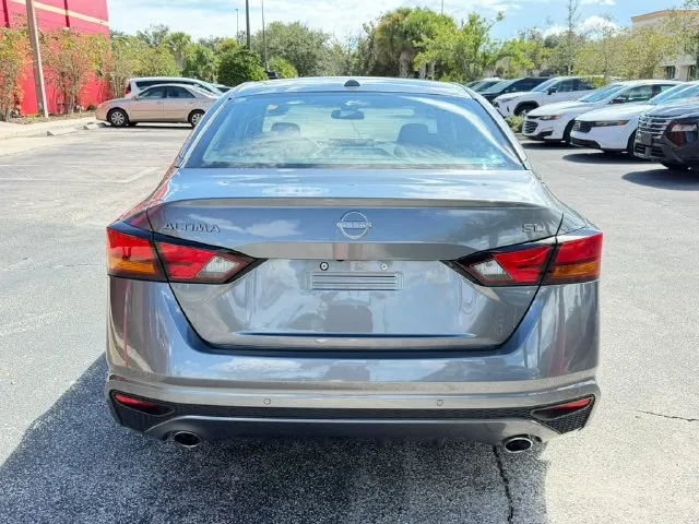 Nissan Altima photo 8